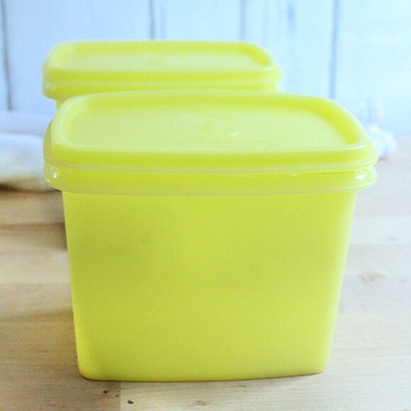 Set of 2 Vintage Yellow Tupperware Containers/Shelf Savers with Lids - Picture 1 of 3